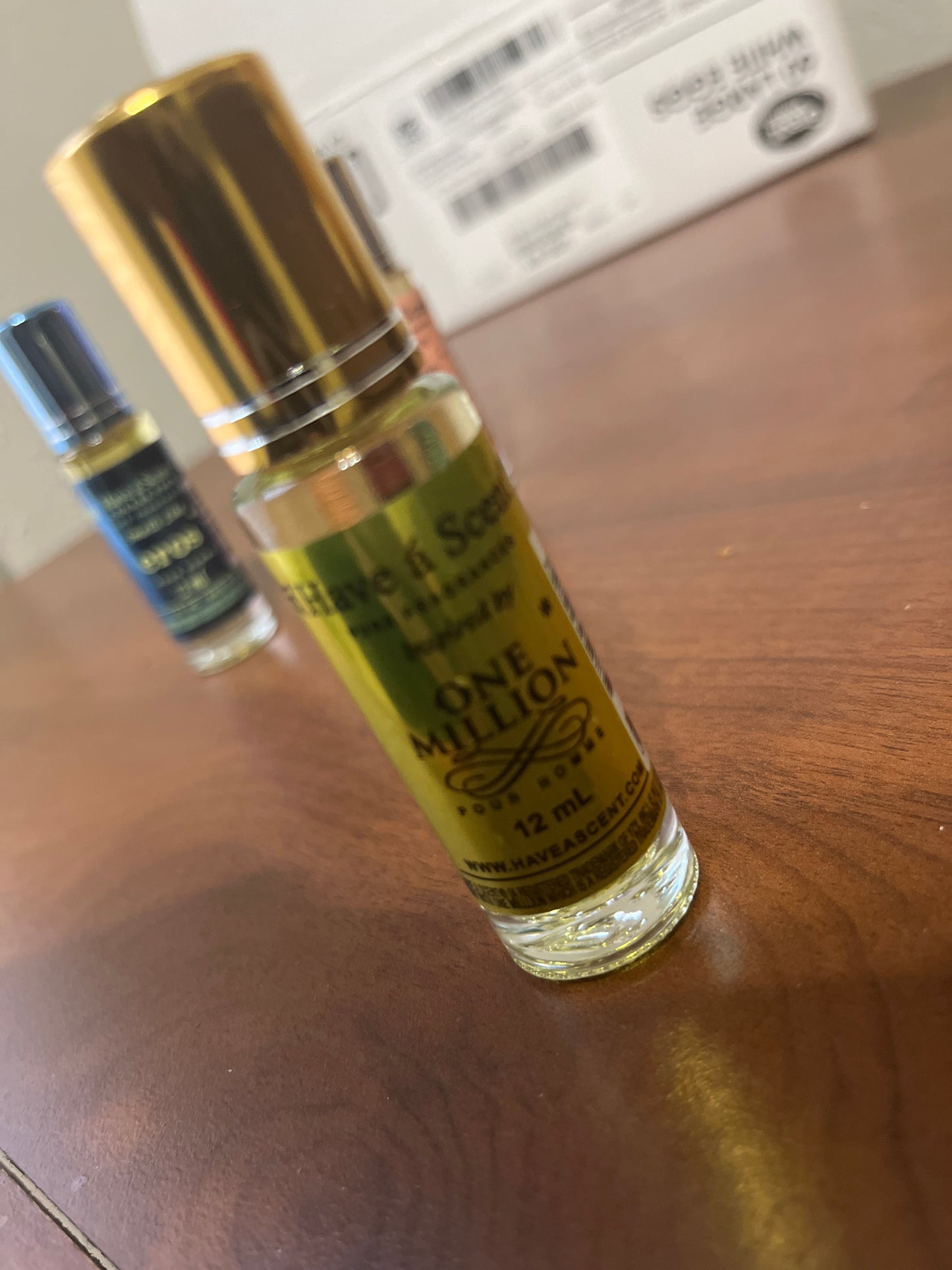 Hands hold, perfume ￼